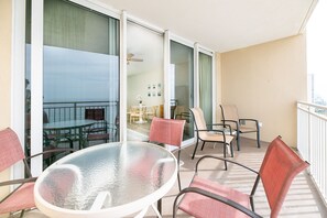 Outdoor dining - Check out all the amenities! This gulf-front condo has a TON! (Panama City Beach)