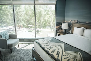 Premium bedding, iron/ironing board, free WiFi, bed sheets