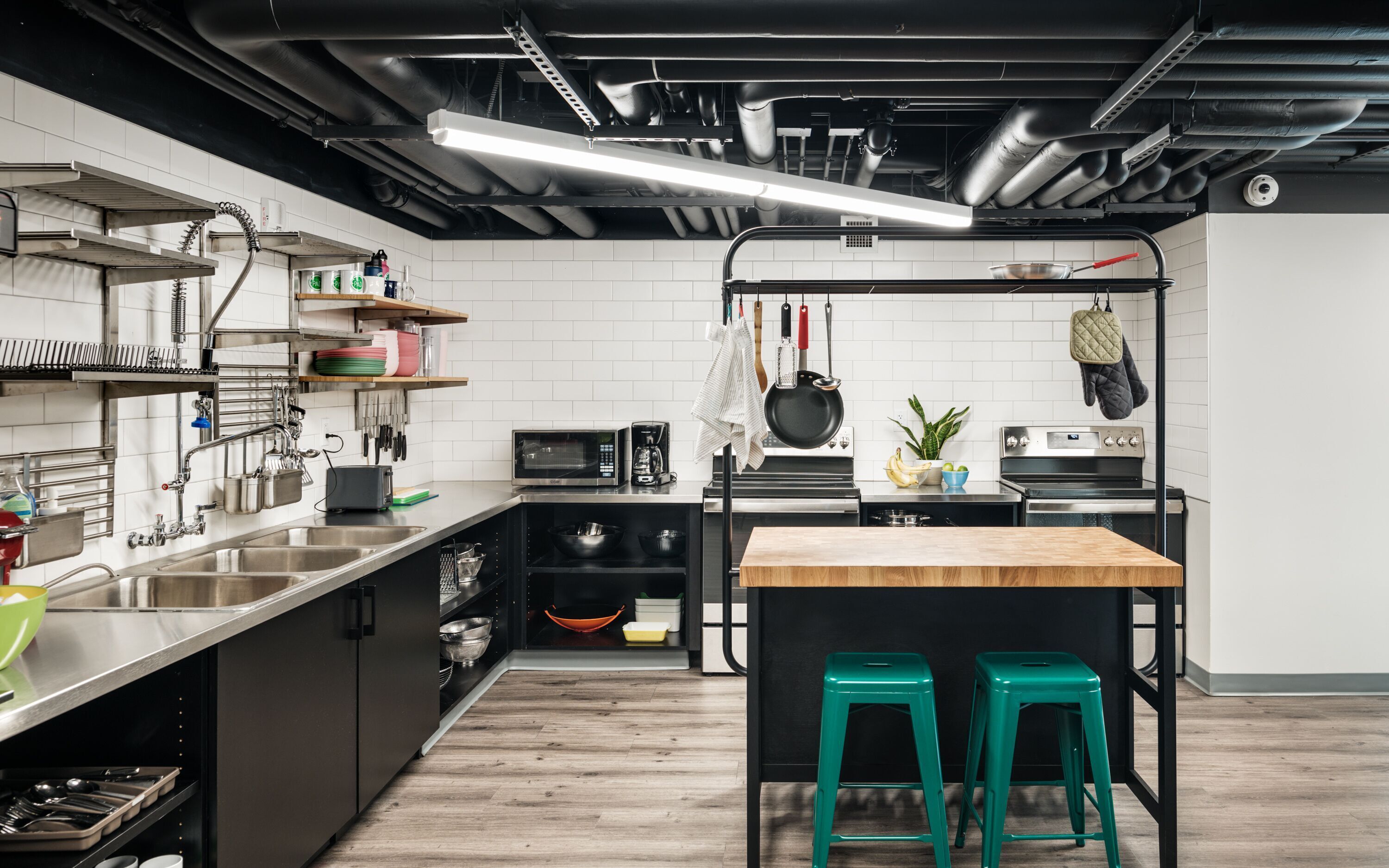 Private kitchen | Shared fridge, microwave