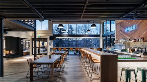 The Block Hotel & Commons