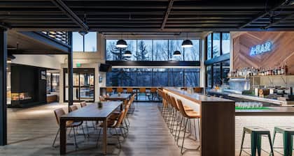 The Block Hotel & Commons