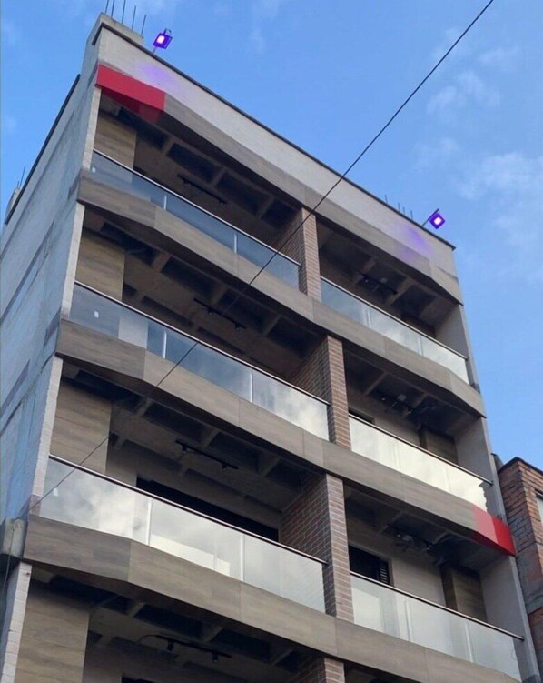 Front of property - Hotel Magenta Lof (Medellín)
