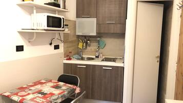 Fridge, microwave, stovetop, electric kettle