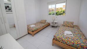 2 bedrooms, iron/ironing board, free WiFi, bed sheets