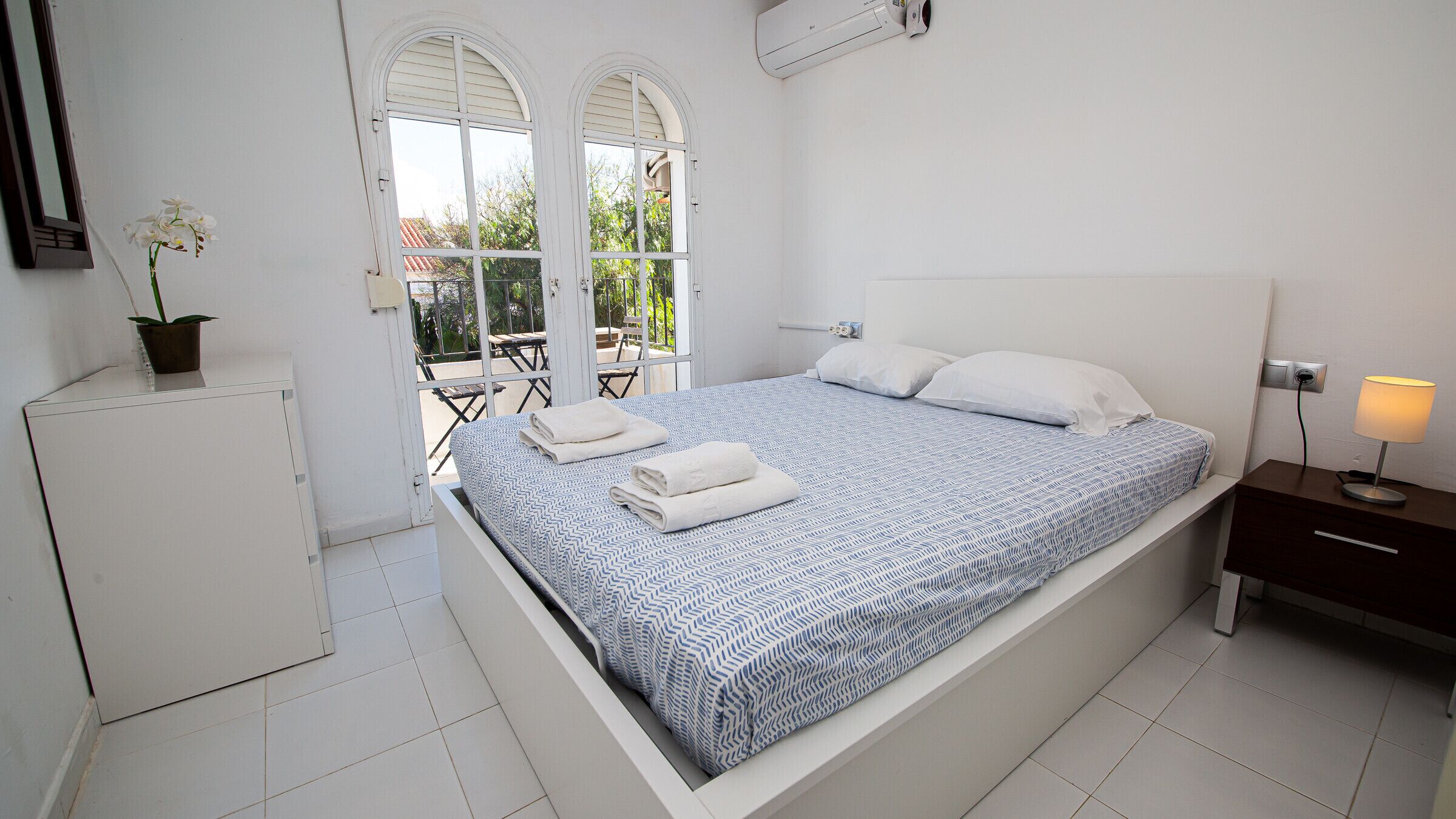 2 dormitorios, tabla de planchar con plancha, wifi gratis y ropa de cama