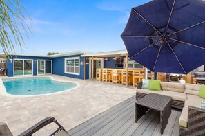 Outdoor pool - Uniquely designed 4 bedroom home, sleeps 9, in-ground pool!  (Seminole)