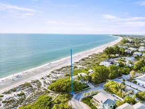 Beach nearby, sun-loungers, beach towels