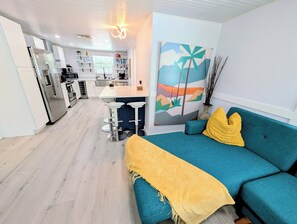 Smart TV, video games, books - Breezy Harbor AMI pool retreat near the Beach (Holmes Beach)