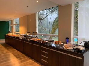 Bao gồm bữa sáng buffet hàng ngày 