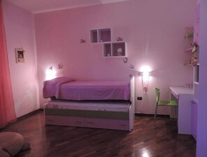 3 bedrooms, iron/ironing board, bed sheets