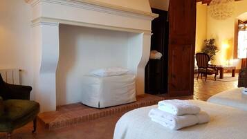 6 bedrooms, desk, travel cot, free WiFi