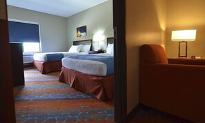 In-room safe, individually decorated, individually furnished - 7Clans Hotel & Resort (Newkirk)