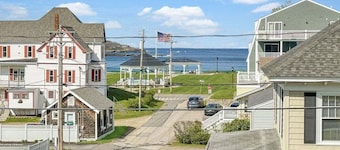 Cozy Cottage by the Sea - Y67 Classic New England cottage close to the beach