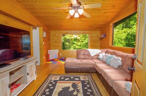 Smart TV, fireplace, video games, DVD player - Spacious Mountain Retreat – Steps from Dollywood! Sleeps 18, Hot Tub, Nerf Wall! (Sevierville)
