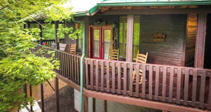 Spacious Mountain Retreat – Steps from Dollywood! Sleeps 18, Hot Tub, Nerf Wall!
