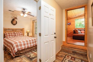 7 bedrooms, desk, iron/ironing board, free WiFi