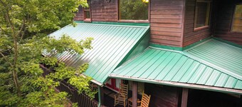 Spacious Mountain Retreat – Steps from Dollywood! Sleeps 18, Hot Tub, Nerf Wall!