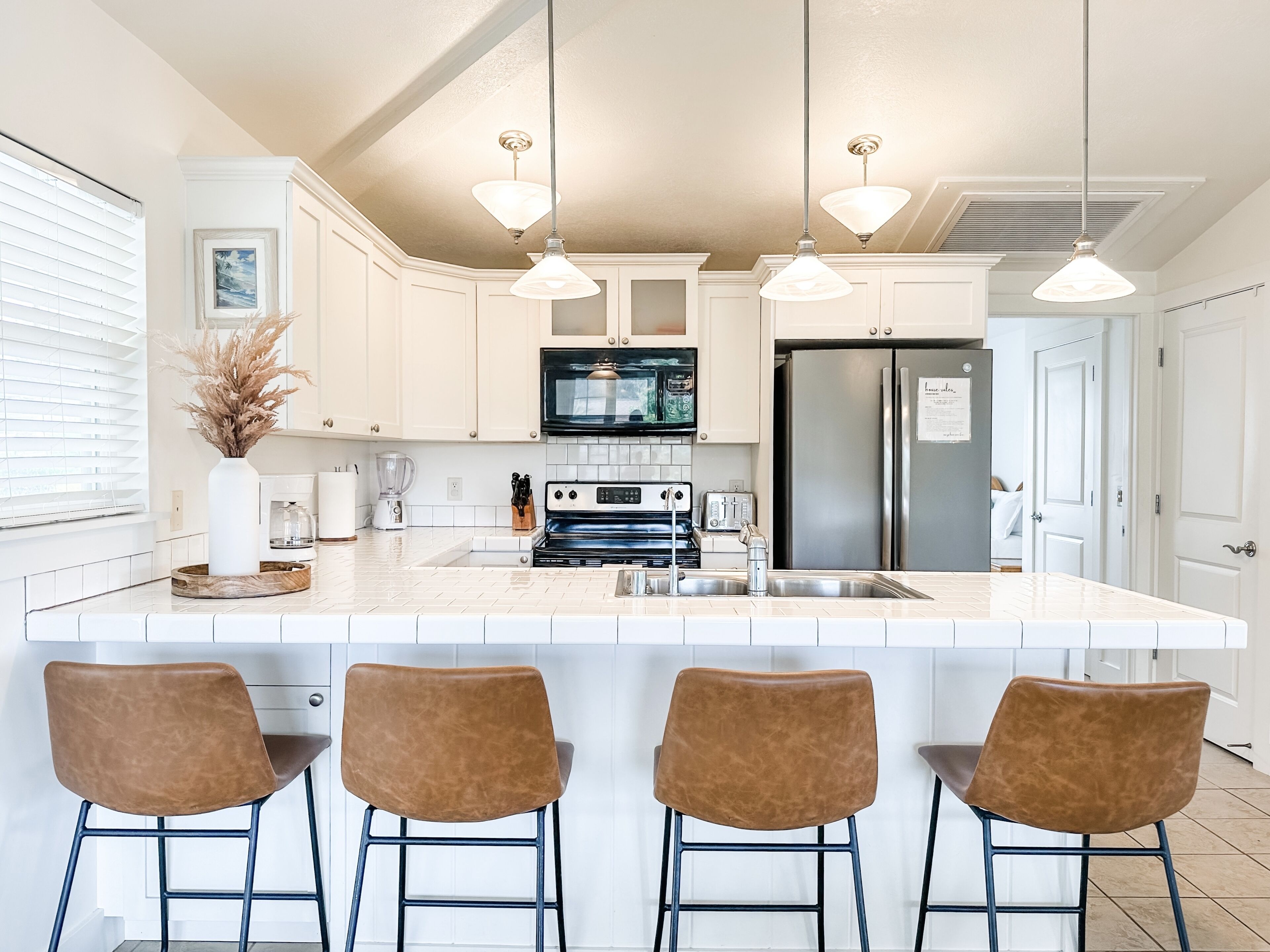 冷蔵庫、電子レンジ、オーブン、コンロ