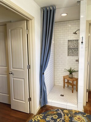 Interior - *NEW* 5 Star Luxury Cozy Private Santa Fe Style w/ Jacuzzi Hot Tub (Lubbock)