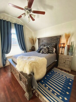 Room - *NEW* 5 Star Luxury Cozy Private Santa Fe Style w/ Jacuzzi Hot Tub (Lubbock)