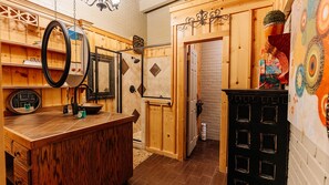 Shower - Cedar Creek Ranch on Lake Whitney (Whitney)