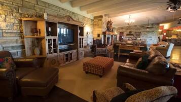 Fernseher, Tischtennisplatte