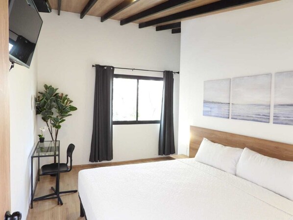 King Room | Blackout drapes, iron/ironing board, free WiFi, bed sheets - Singular Antara Polanco (Mexico City)