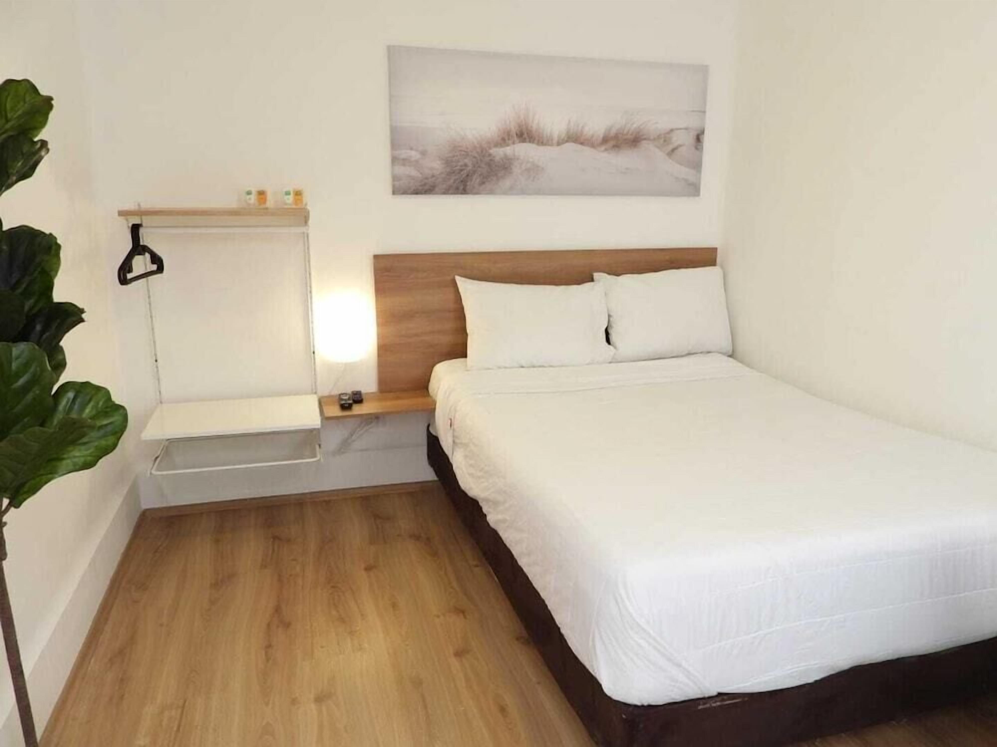 Cortinas opacas, tabla de planchar con plancha, wifi gratis