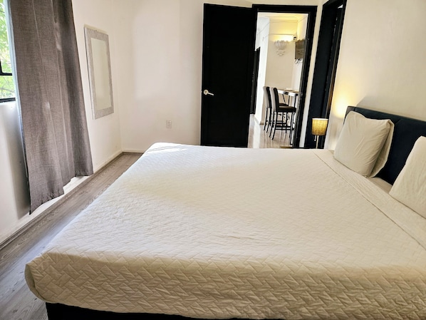 King Apartment | Blackout curtains, iron/ironing board, free WiFi, bed sheets