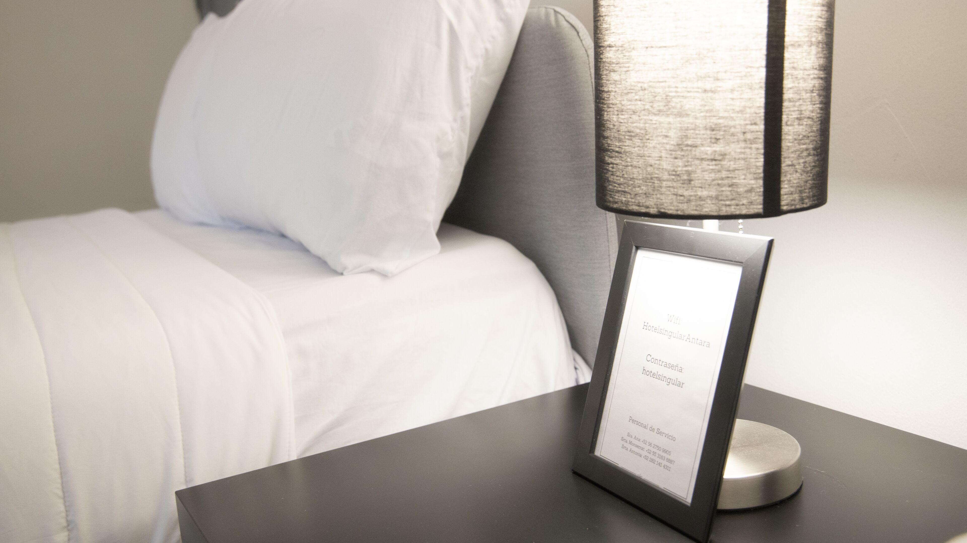 Tirai kedap cahaya, setrika/meja setrika, Wi-Fi gratis, dan seprai linen