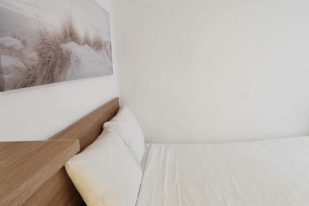 Economy kamer, 1 tweepersoonsbed, gedeelde badkamer | Verduisterende gordijnen, een strijkplank/strijkijzer, gratis wifi