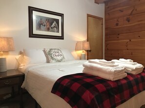 4 bedrooms, WiFi - Riverfront Cabin in Horse Country (Tryon)
