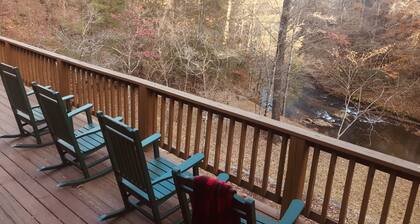 Riverfront Cabin in Horse Country