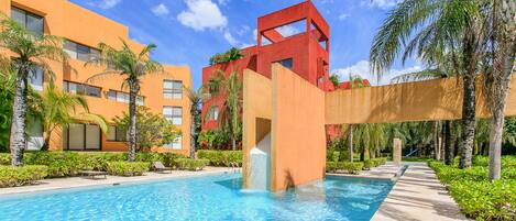 Outdoor pool, pool loungers