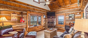 The Lookout at Mentone-log cabin with hot tub & amazing views!
