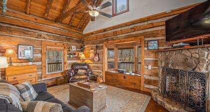 The Lookout at Mentone-log cabin with hot tub & amazing views!