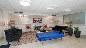 Smart TV - Waterfront Unit, Heated Pool, 70" TV, Tiki Bar & Grill, On The Marina! (Sarasota)