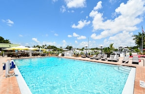 Outdoor pool, a heated pool - Waterfront Unit, Heated Pool, 70" TV, Tiki Bar & Grill, On The Marina! (Sarasota)
