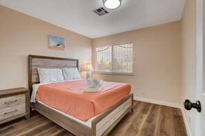 3 bedrooms, iron/ironing board, free WiFi, bed sheets
