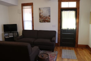 TV - Great location right off Mass (Lawrence)