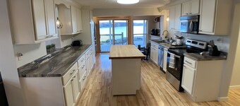 Relaxing Lakefront Retreat on the North Shore of Lake of the Ozarks