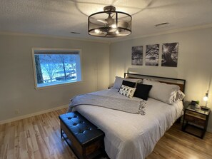 3 soverom, skrivebord, strykejern/-brett og wi-fi (inkludert)