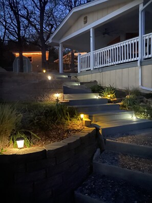 Property grounds - Relaxing Lakefront Retreat on the North Shore of Lake of the Ozarks (Rocky Mount)