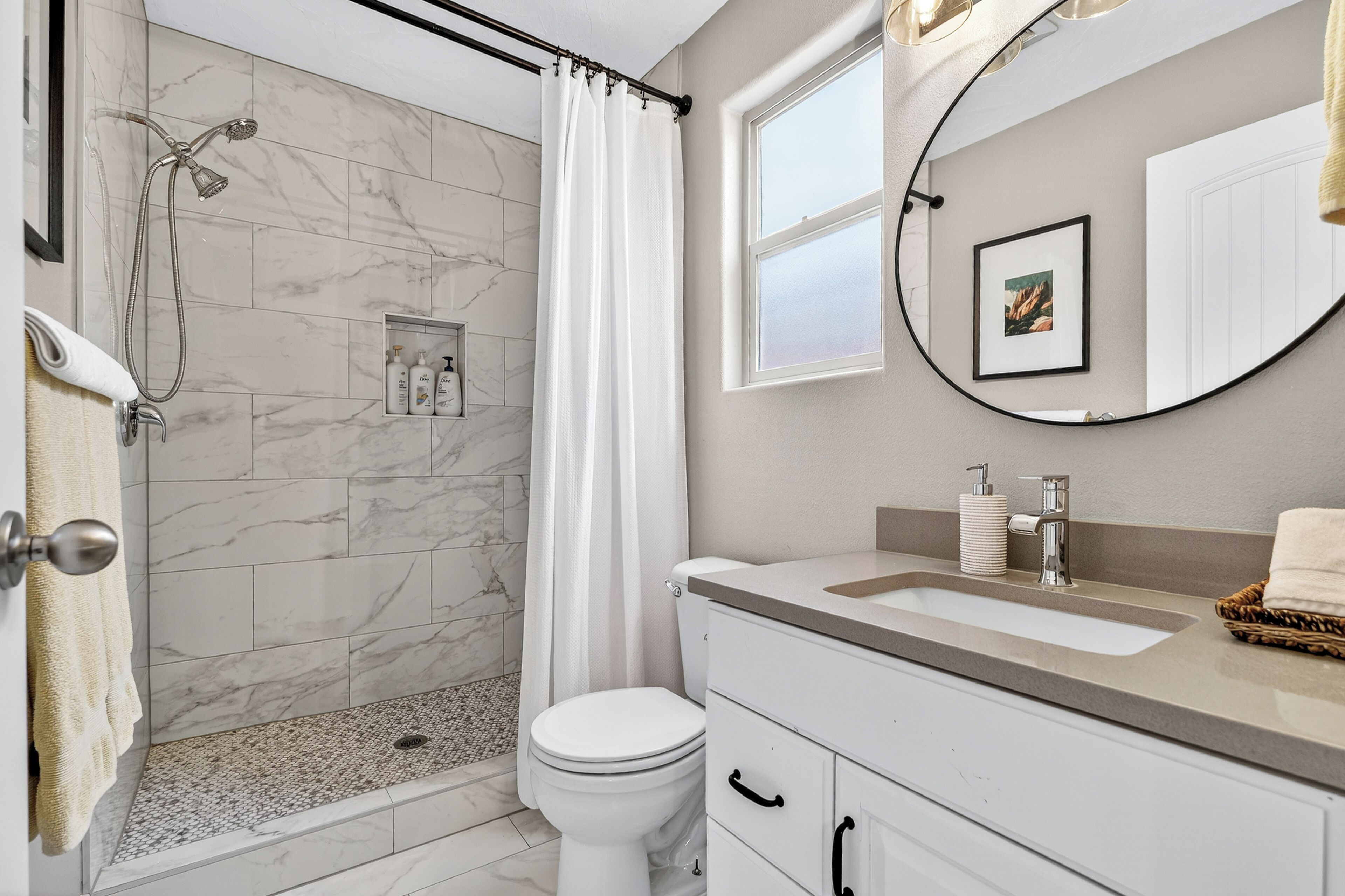 Combined shower/bathtub, hair dryer