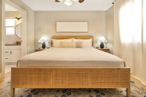 2 dormitorios, tabla de planchar con plancha, cuna de viaje