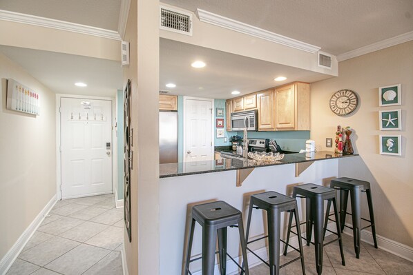Condo, 2 Queen Beds, Pool Access | Private kitchen | Fridge, microwave, oven, stovetop
