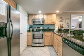 Condo, 2 Queen Beds, Pool Access | Private kitchen | Fridge, microwave, oven, stovetop