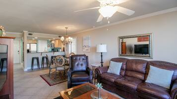 Condo, 2 camas Queen, acesso à piscina | Parte interna