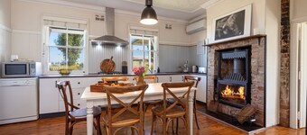 Hanigan's Cottage Connect with the country