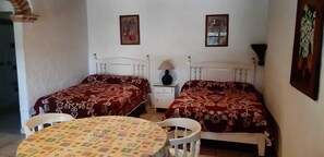 Espace de travail pour ordinateur portable, fer et planche à repasser